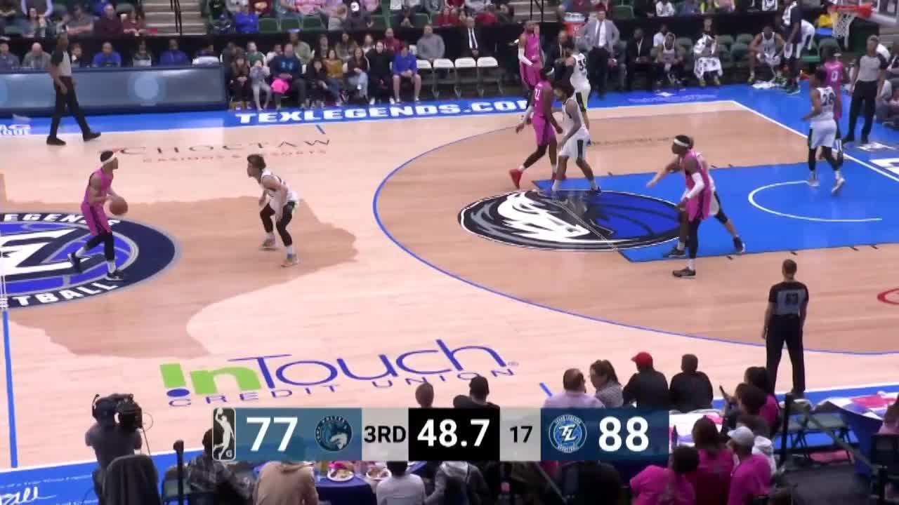 Canyon Barry rocks the rim