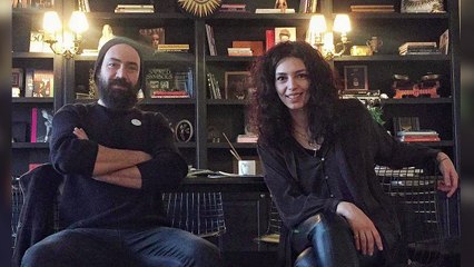 Sobe | Müzisyen Korhan Futacı oyuncu Ezgi Çelik'e anlattı: Bir yanımız iç sıkıntısı bir yanımız güneşli