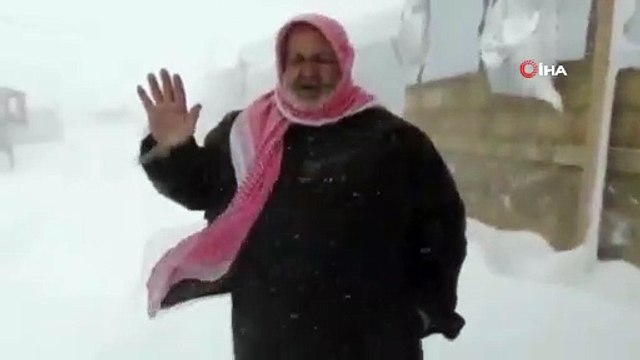 - Lübnan'da mültecilerin bulunduğu Arsal kampı kar altında