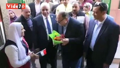 محافظ أسيوط يتفقد مدرستى الأمل الابتدائية للصم وضعاف السمع والخباط الثانوية بنات