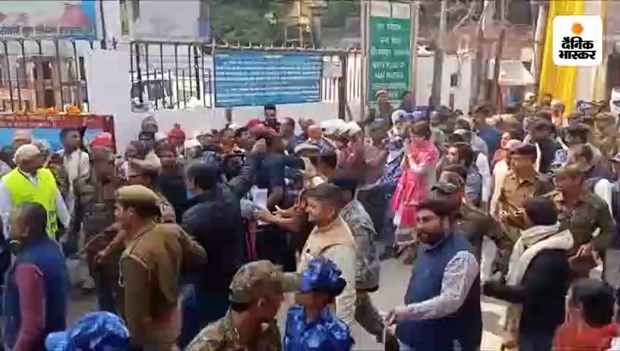 प्रियंका गांधी ने संत रविदास मंदिर में की पूजा;...