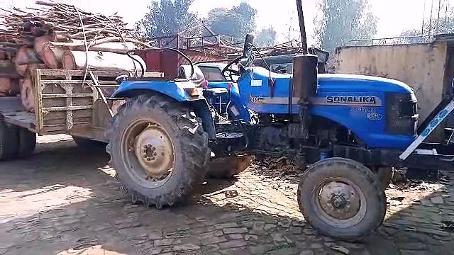 श्रावस्ती: वनविभाग ने अवैध लकड़ी समेत ट्रैक्टर ट्राली को किया जब्त