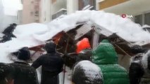 Arhavi'de pazar yerinden sonra festival çadırı da kar nedeniyle çöktü