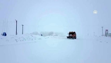 Hamile kadın 7 saatlik mücadele ile hastaneye ulaştırıldı