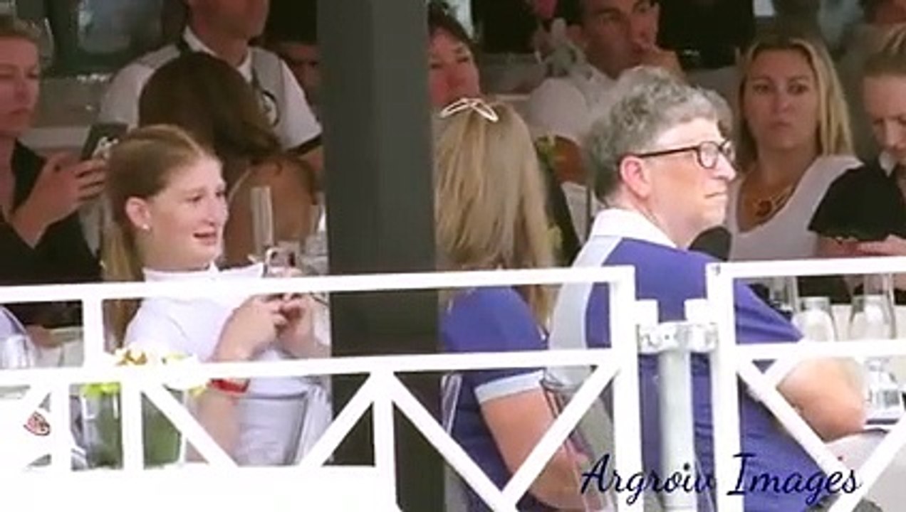 نايل نصار خلال مقابلة سابقة مع عائلة خطيبته جينيفر جيتس في مونت كارلو