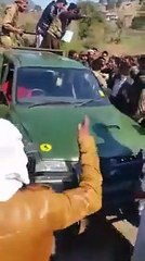 Abhi Nandan Video when he landed n Pakistan