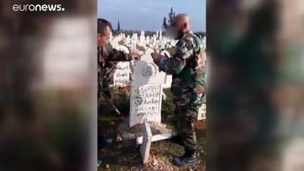 فيديو: "نبش قبر مهنا" في إدلب على يد عناصر من قوات النظام السوري يثير سخطا واسعا