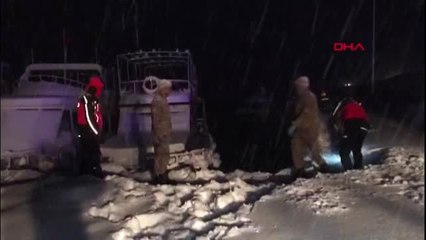 Donma tehlikesi geçiren yaklaşık 40 göçmen kendisini ihbar etti