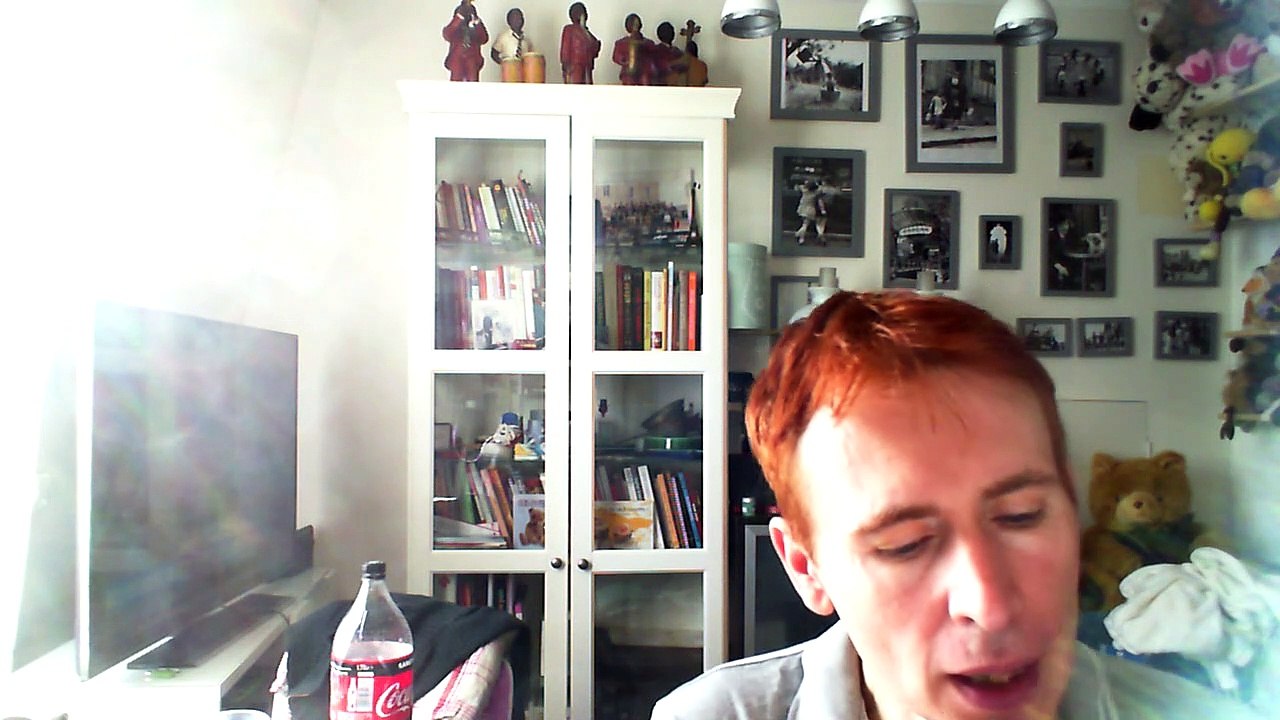 Wiwi égratigne "le pays de mes parents" de Bernard Sauvat