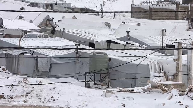 لبنان.. البرد يفاقم معاناة اللاجئين السوريين