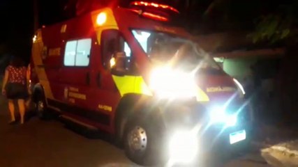 Rapaz de 27 anos cai de moto e fica ferido na Rua Pombo Correio