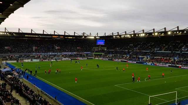 Match des bénévoles Strasbourg -Reims . Début de match avec la chansons