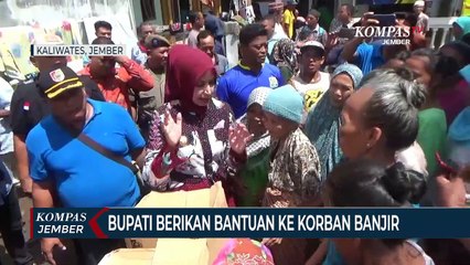 Bupati Berikan Bantuan Ke Korban Banjir