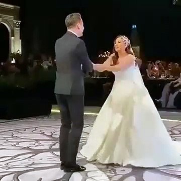 Ünlü şarkıcı Merve Özbey, Kenan Koçak ile evlendi