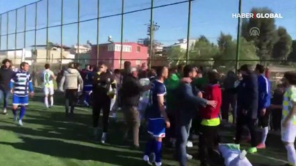 Takımlar birbirine girdi polis ayırmakta zorlandı