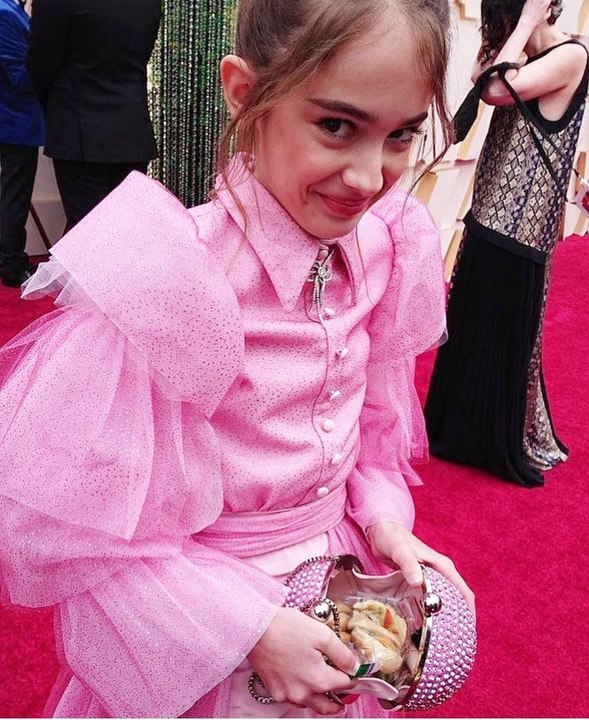 تصرف الممثلة الطفلة جوليا بترز بحفل الأوسكار يثير ضجة