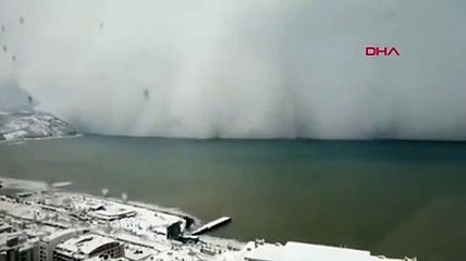 Deniz üzerinden gelen kar fırtınası böyle görüntülendi