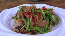 Cambodian food - Fried beef with green pepper - ឆាសាច់គោម្ទេសប្លោក - ម្ហូបខ្មែរ