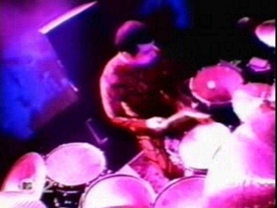 System of a down - Darts (Live MTV2 Europe 19-10-2001)