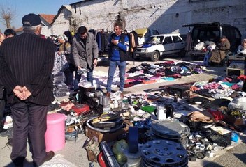 Bu pazarda yok yok! Her şey üçte bir fiyatına satılıyor