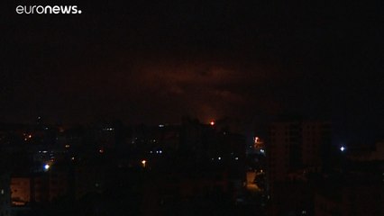 شاهد: اسرائيل تقصف مواقع لحماس بعد إطلاق صاروخ من غزة