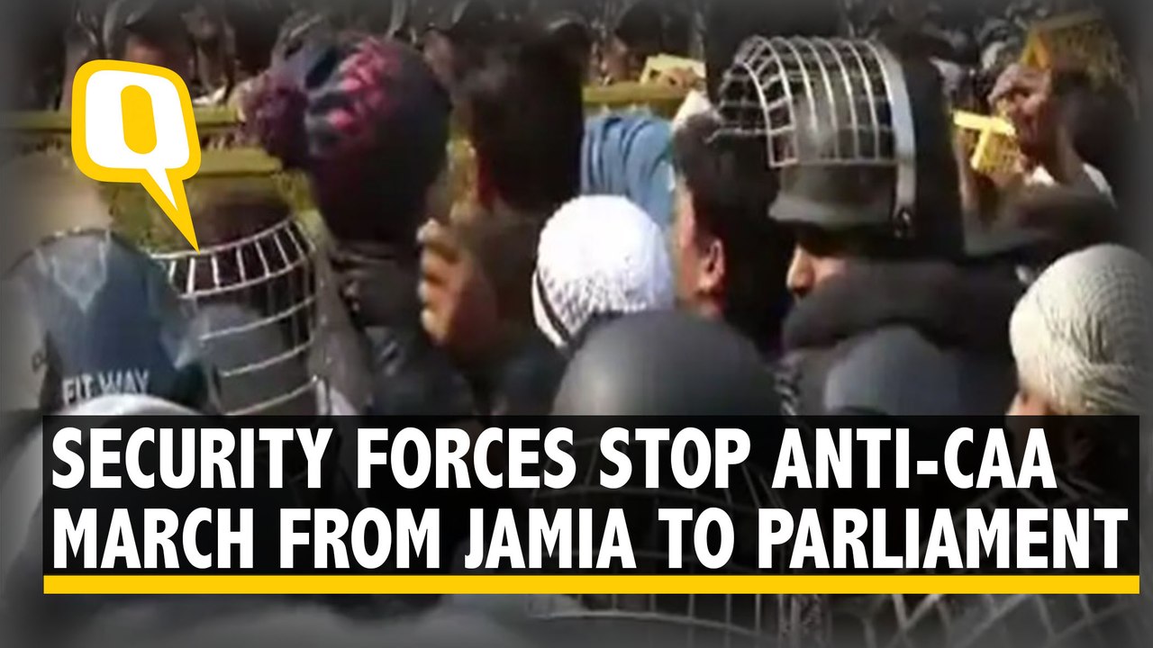 Anti-CAA Jamia Protest March Stopped by Security Forces in Okhla | The Quint