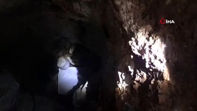 Mardin'de teröristlerin inlerine girildi...Sığınak ve yaşam malzemeleri imha edildi