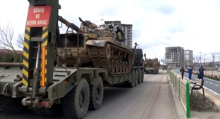 Hatay'ın Suriye sınırına tank sevkıyatı