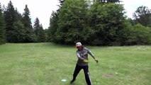 Ce disc golfeur réalise un double aigle sensationnel