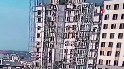 Rusyada 2 inşaat işçisi iskele çökünce 9uncu kattan yere çakıldı