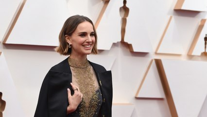 Natalie Portman setzt ein Statement mit ihrem Outfit bei den Oscars