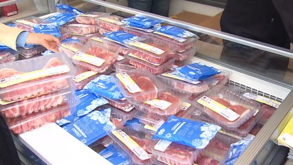 양돈농가 이중고..."소비 위축에 지원금 부족" / YTN