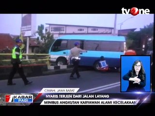 Download Video: Tabrak Pembatas, Minibus Nyaris Terjun dari Jalan Layang