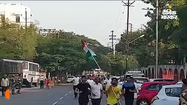 एकता दाैड़ में इंदाैरियाें के साथ दाैड़े विधायक-सांसद, भाजपा-कांग्रेस मंच पर दिखे साथ
