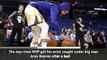 Warriors star Curry breaks hand