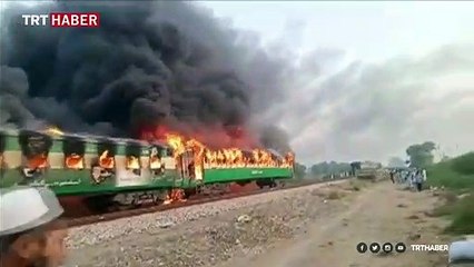Pakistan'da yolcu treni alev aldı: 62 ölü
