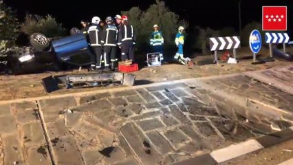 Un muerto al estrellarse su coche contra el quitamiedos de una glorieta en Aranjuez (Madrid)