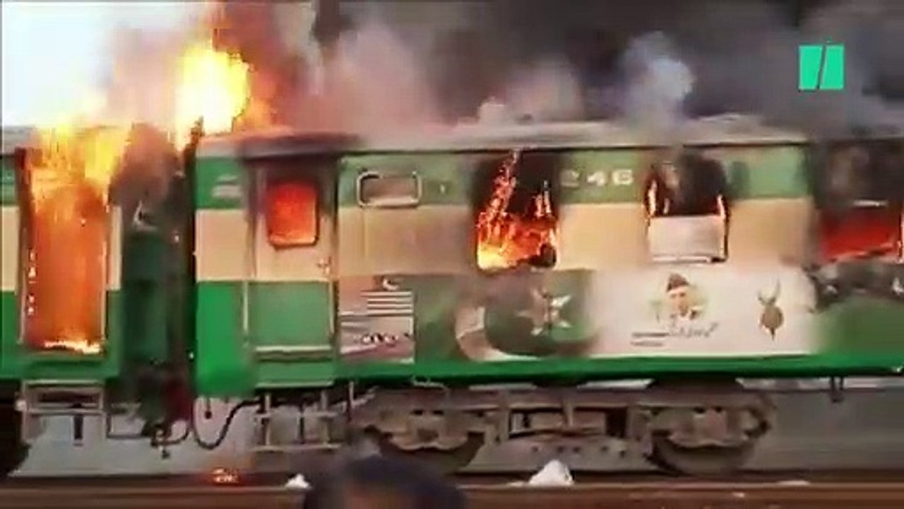 Au moins 65 morts dans l'incendie d'un train au Pakistan