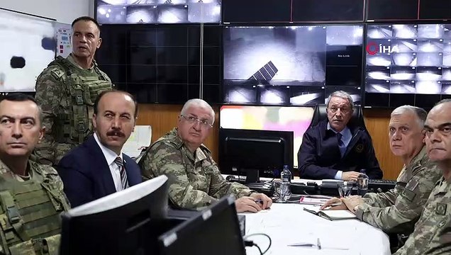 Bakan Akar ve komutanlar sınırın sıfır noktasında