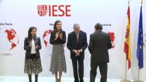 La Reina Letizia apuesta por la sobriedad en su regreso a España