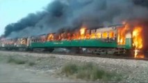 Este terrible incendio en un tren en Pakistán deja decenas de muertos