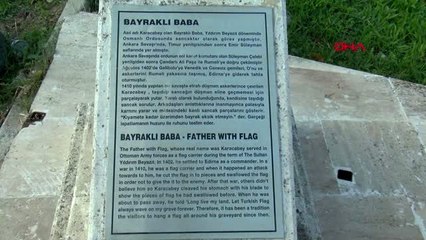 Çanakkale gelibolu'daki türbeyi ziyaret eden herkes türk bayrağı asıyor