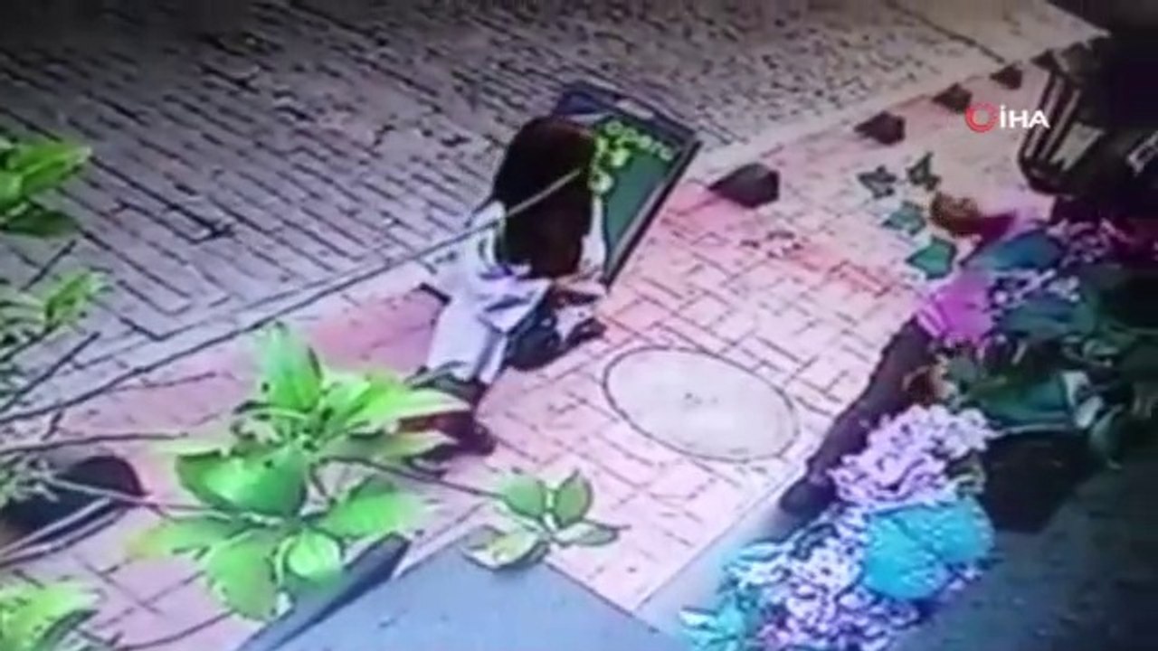 Beyoğlu’nda yabancı uyruklu kadına kapkaç