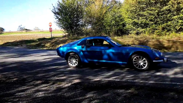 100 % tricolore, fabriquée à Dampierre-les-Bois, la Smarlinette inspirée de l'Alpine A110 cartonne