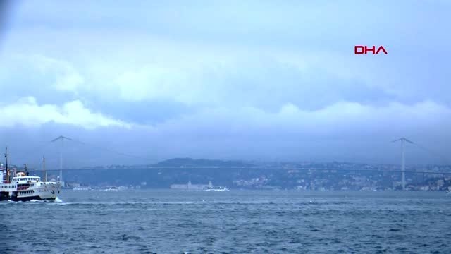 İstanbul boğazı'nı kara bulutlar kapladı