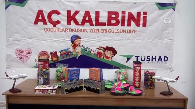 Akçakale'deki 400 öğrenciye çanta ve kırtasiye malzemesi yardımı
