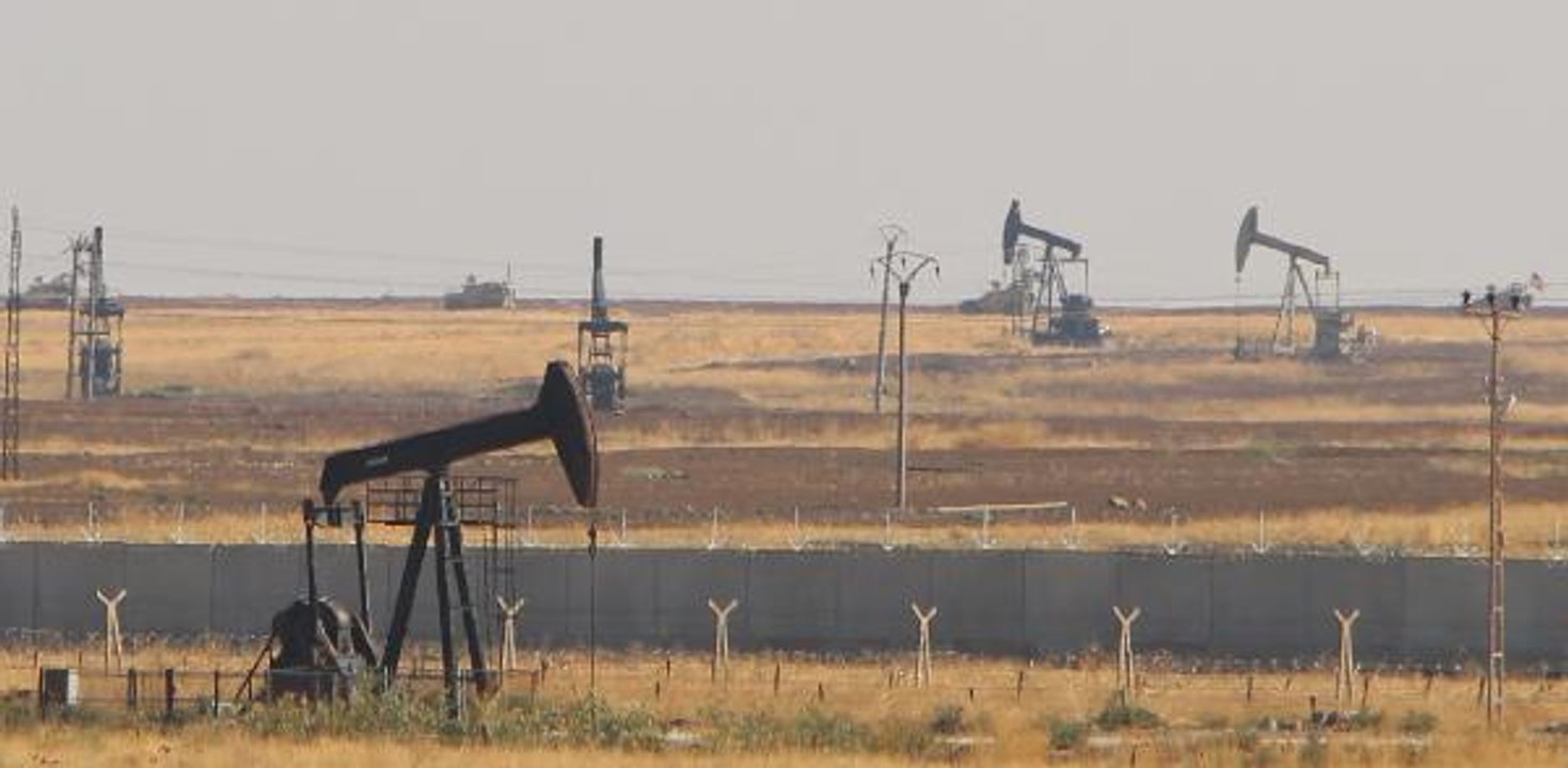 Bi petrol kokusu alıyorum sanki evet evet bi petrol kokusu alıyorum