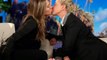 Jennifer Aniston embrasse Ellen Degeneres sur le plateau de son emission