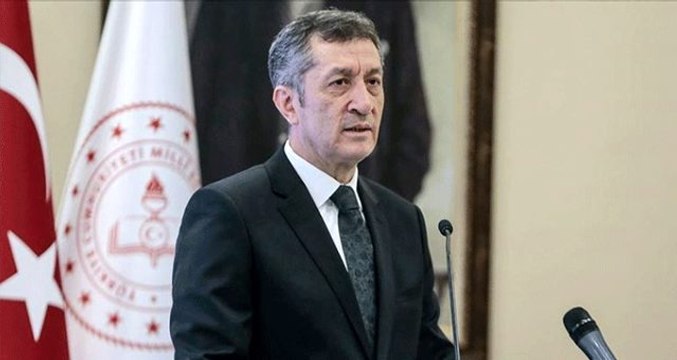 Bakan Ziya Selçuk, öğretmenlerin giyeceği yeni önlük modellerini sosyal medya hesabından paylaştı