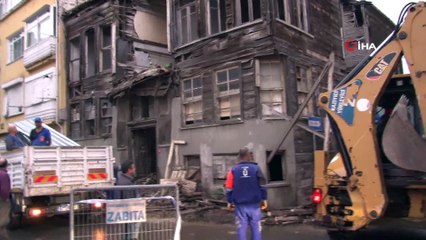 Üsküdar’da çöken eski bina havadan görüntülendi